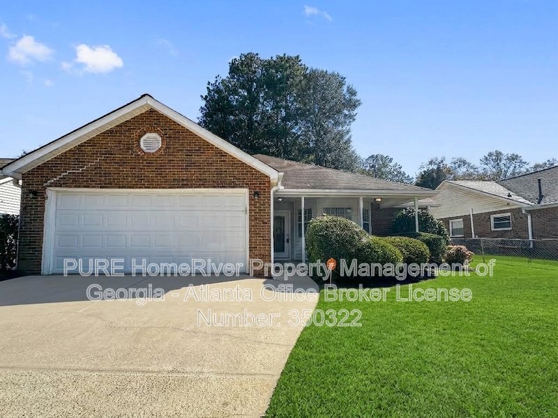 3 Bedroom Rental – 140 Landing Dr, Fayetteville, GA, 30214-7601